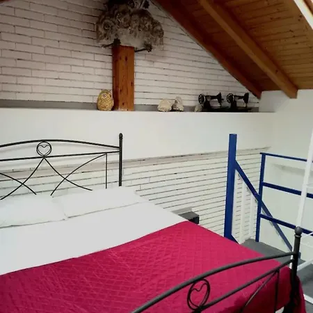 Loft House בית הארחה
