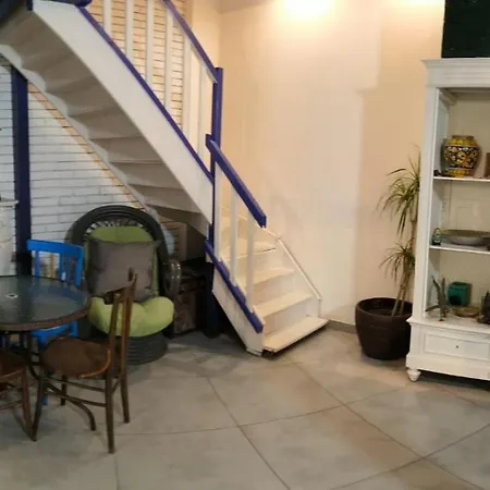Loft House בית הארחה
