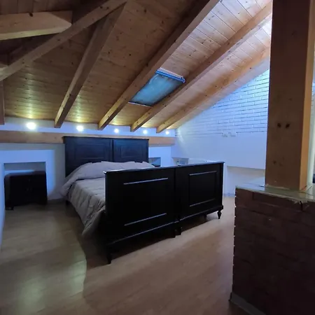 Loft House בית הארחה