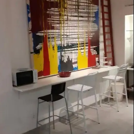 Loft House בית הארחה